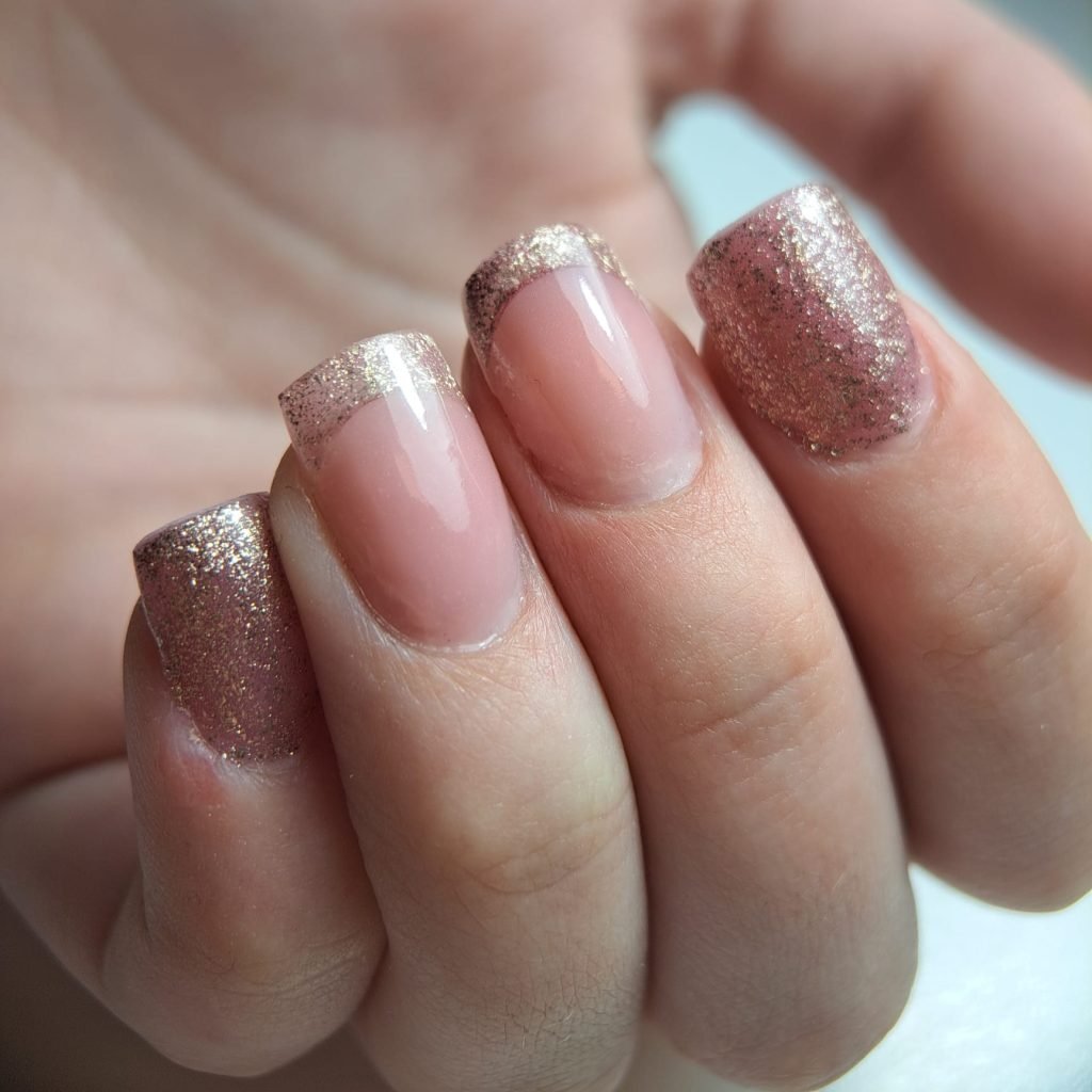 French met rose-goud glitter — Maevy Nails & Beauty Den Haag
